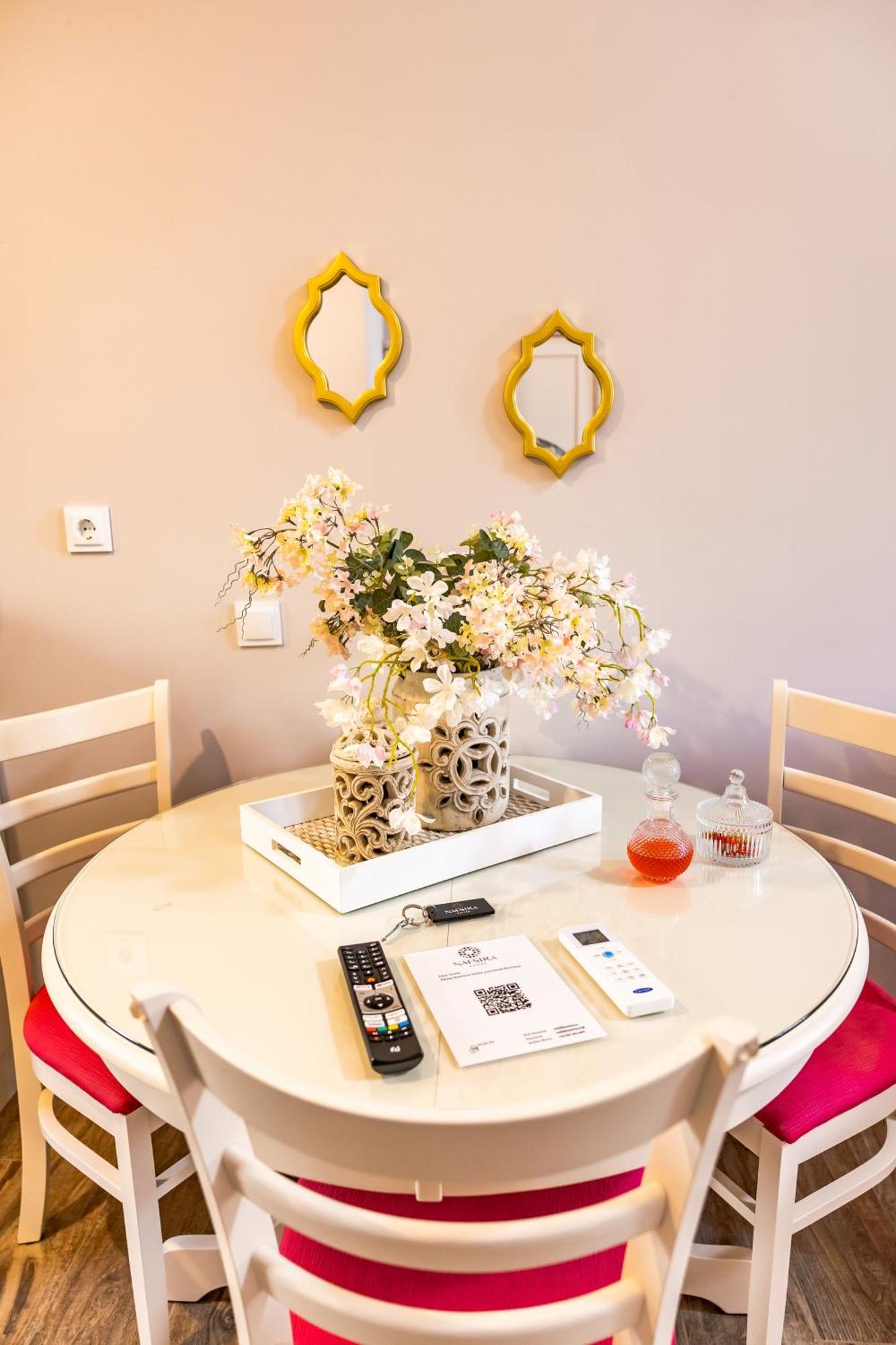 Nafsika Suites (Adults Only) Неа-Муданія Екстер'єр фото